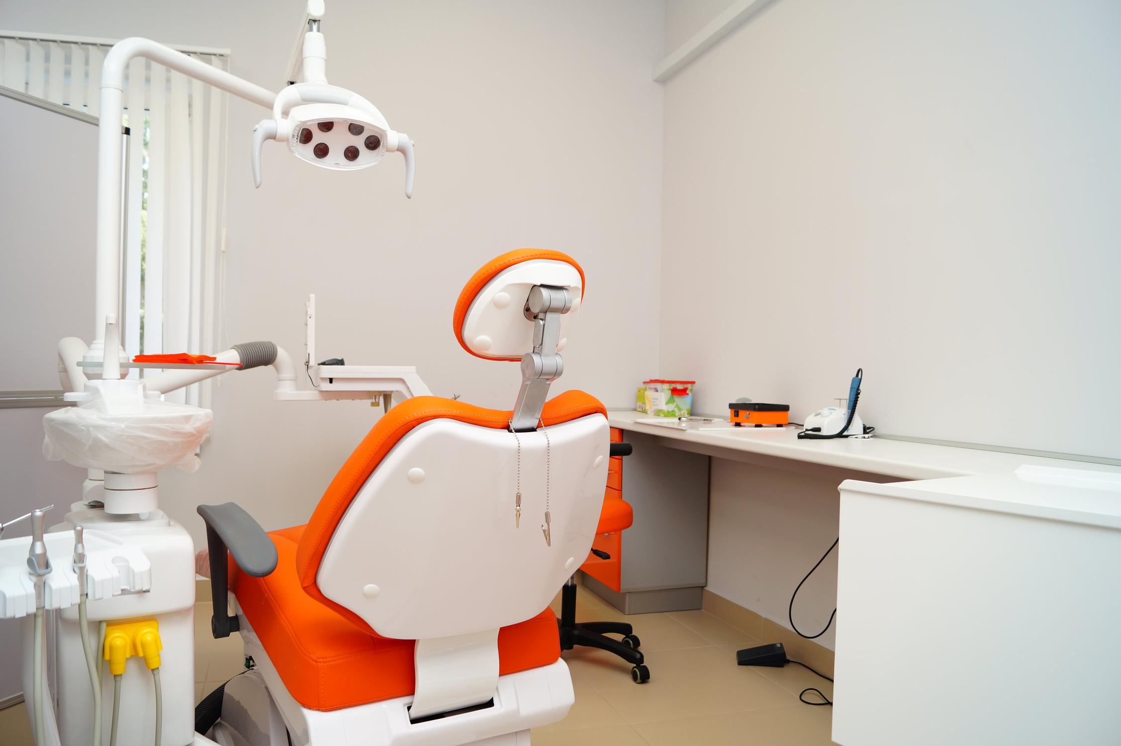 Стоматологическая клиника Dental Hall на Комсомольской улице — отзывы,  цены, врачи, адрес, телефон и запись на прием - Уфа - TopDent.ru