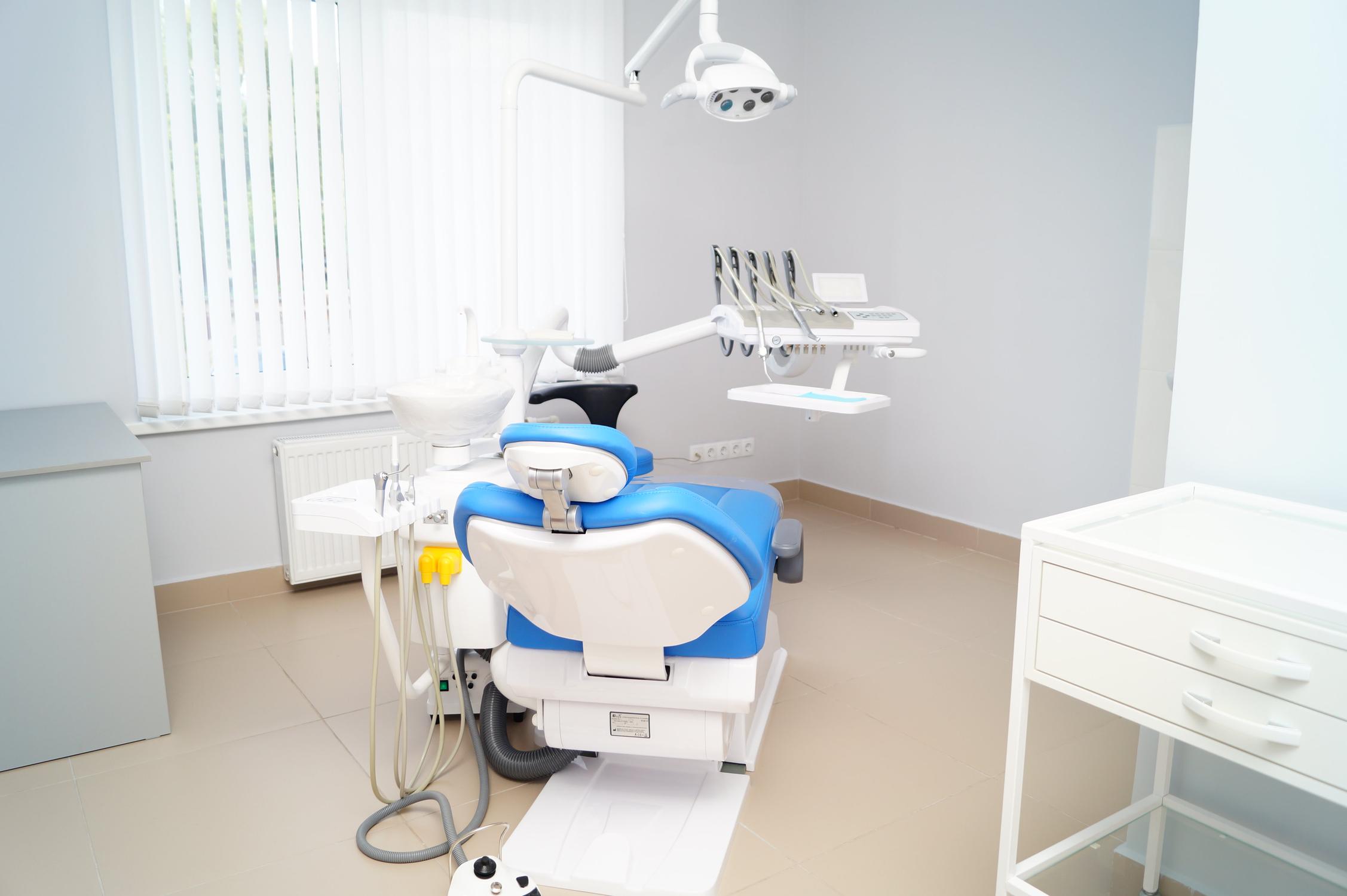 Стоматологическая клиника Dental Hall на Комсомольской улице — отзывы,  цены, врачи, адрес, телефон и запись на прием - Уфа - TopDent.ru