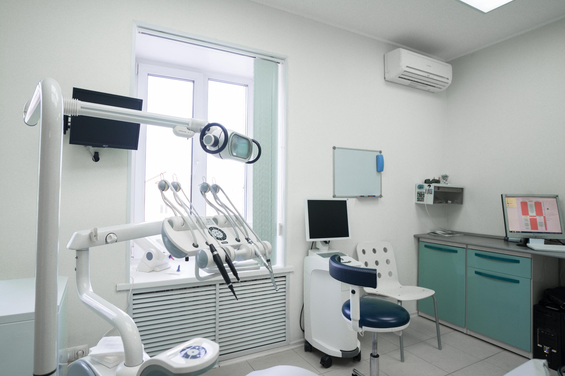 Стоматологическая клиника КАВ Dental — отзывы, цены, врачи, адрес, телефон  и запись на прием - Омск - TopDent.ru