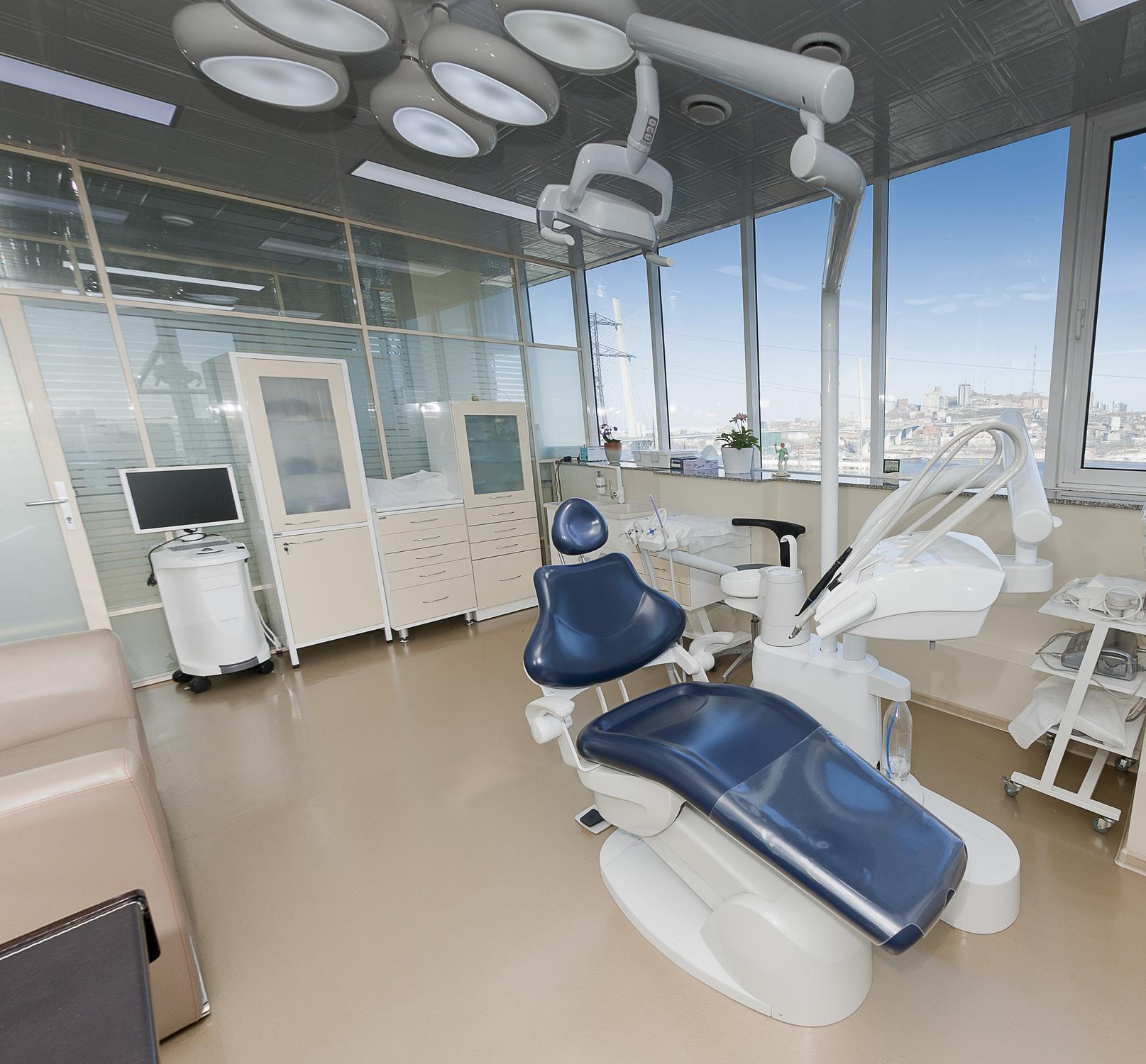 Стоматологическая клиника Dental-Studio в Первомайском районе — отзывы,  цены, врачи, адрес, телефон и запись на прием - Владивосток - TopDent.ru