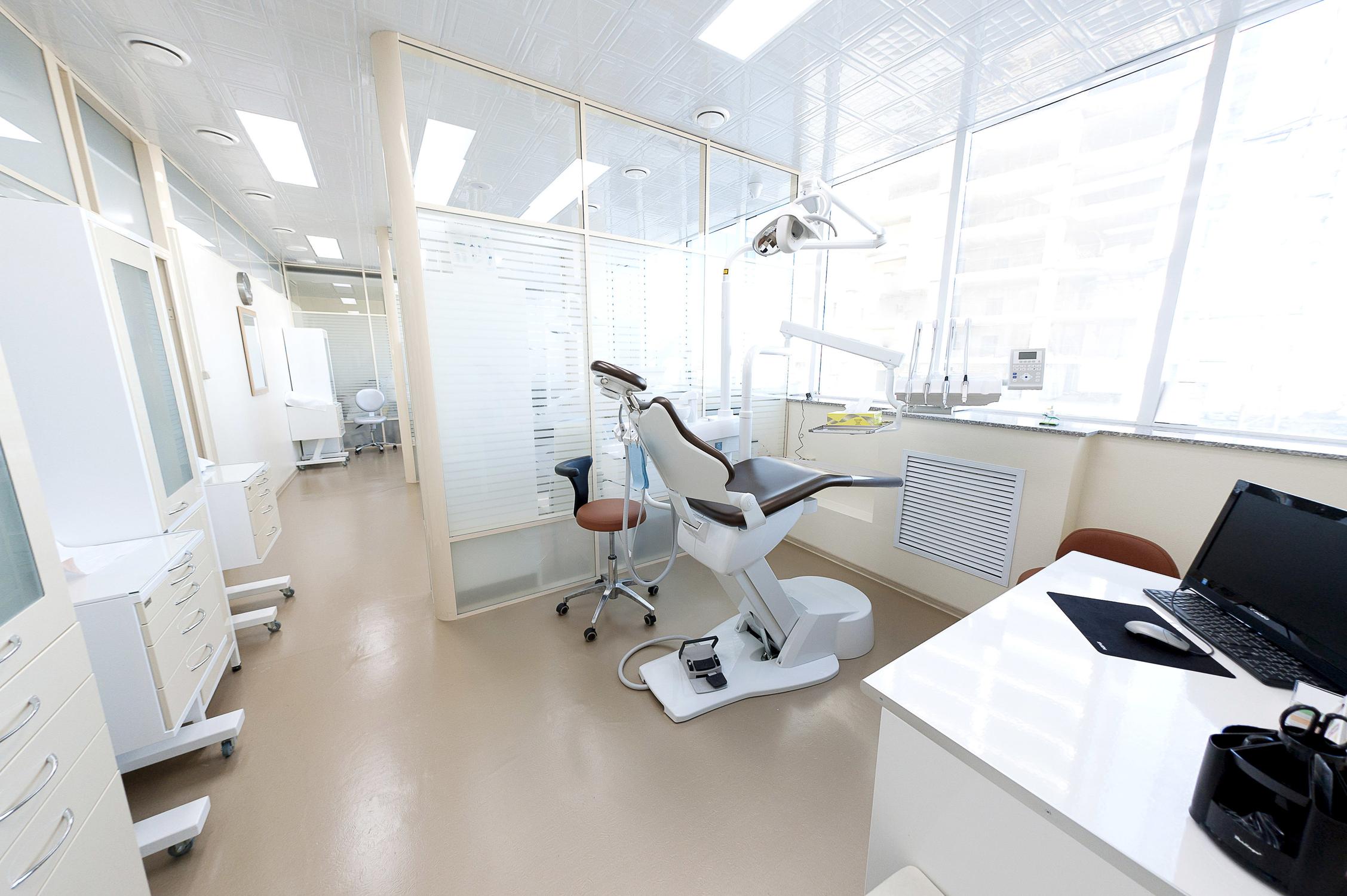 Стоматологическая клиника Dental-Studio в Первомайском районе — отзывы,  цены, врачи, адрес, телефон и запись на прием - Владивосток - TopDent.ru