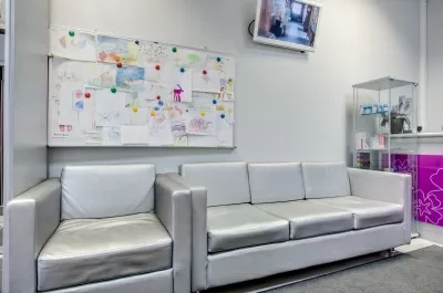 Стоматология Все свои!