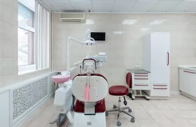 Центр семейной стоматологии на улице Бадаева, 1 к 1