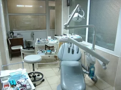 Стоматолог