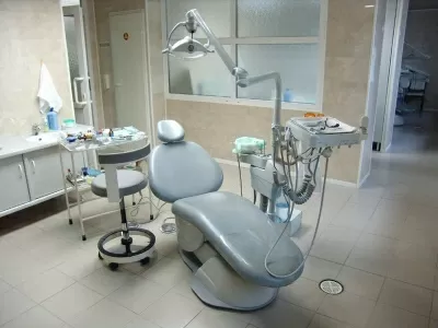 Стоматолог