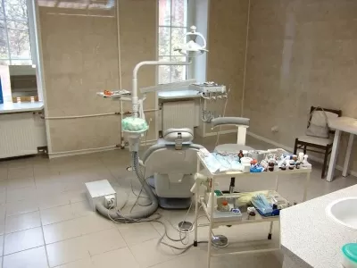 Стоматолог