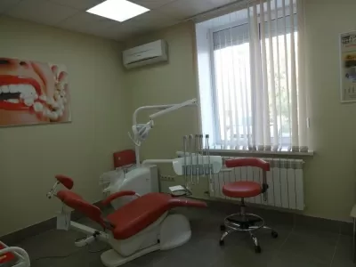 Доктор Стом