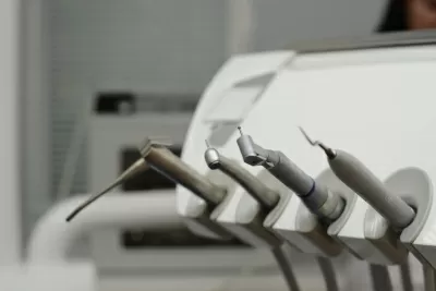 Эстетическая стоматология на проспекте Карла Маркса