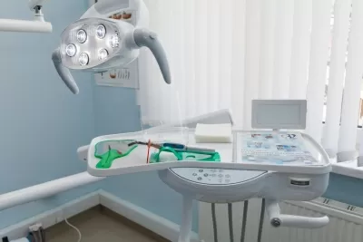 Стоматологическая клиника 32+