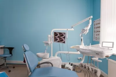 Стоматологическая клиника 32+