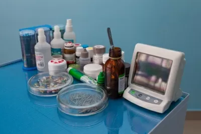 Стоматологическая клиника 32+