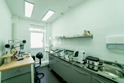 Доктор Дент