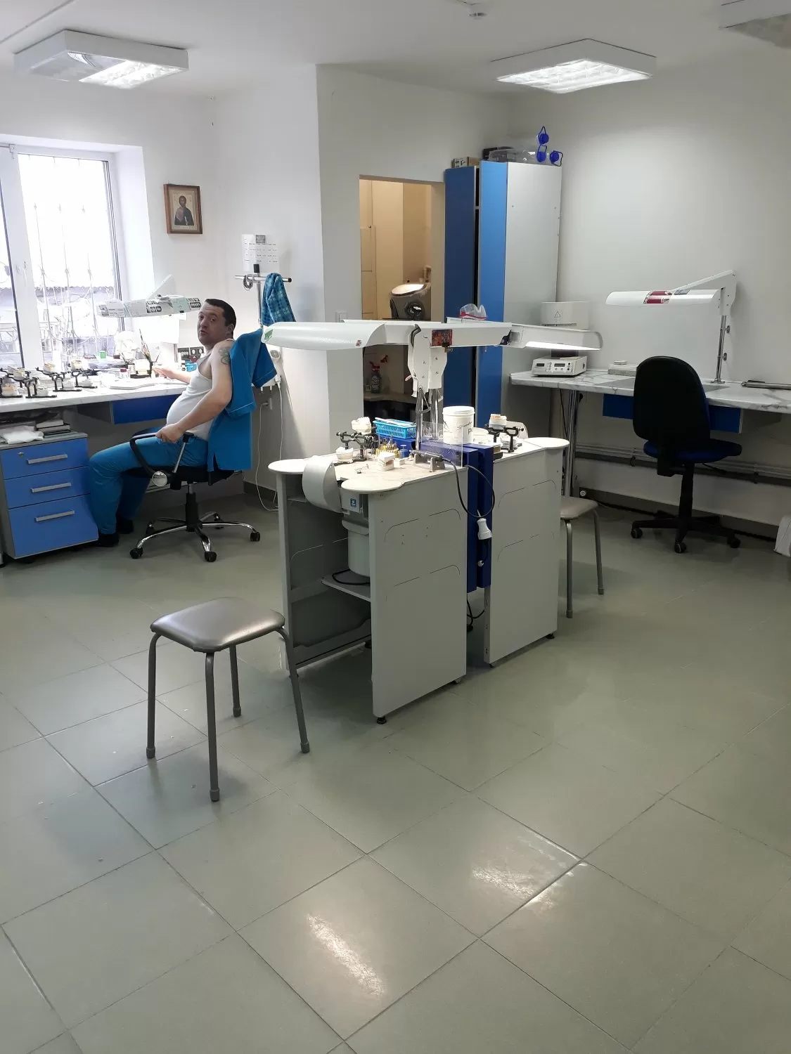 Зубной Техник