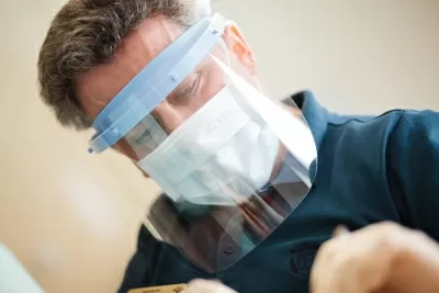 Доктор Дент-люкс