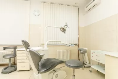 Доктор Дент-люкс