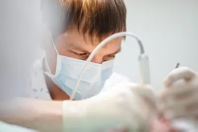 Доктор Дент-люкс