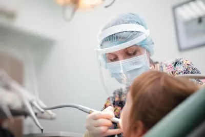 Доктор Дент-люкс