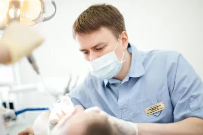 Доктор Дент-люкс