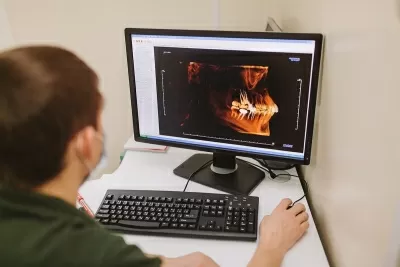 Доктор Дент-люкс