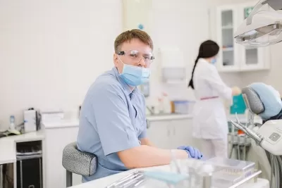 Доктор Дент-люкс