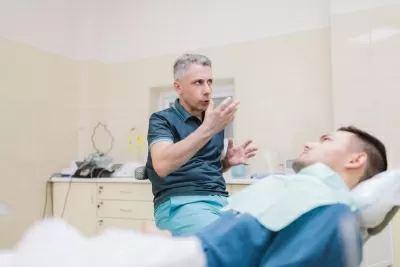 Доктор Дент-люкс