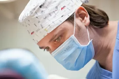 Доктор Дент-люкс