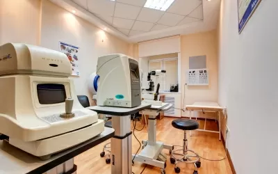 Поликлиника на улице Строителей, на метро Университет