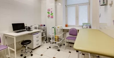 Поликлиника на улице Строителей, на метро Университет