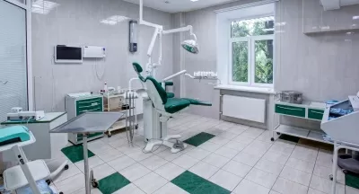 Поликлиника на улице Строителей, на метро Университет