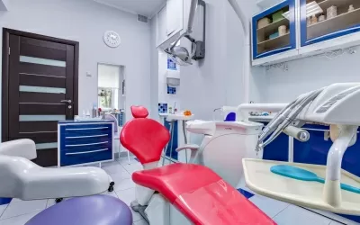 Поликлиника на улице Строителей, на метро Университет