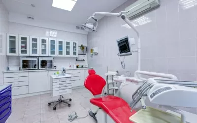 Поликлиника на улице Строителей, на метро Университет