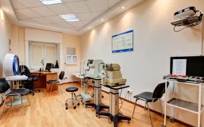 Поликлиника на улице Строителей, на метро Университет