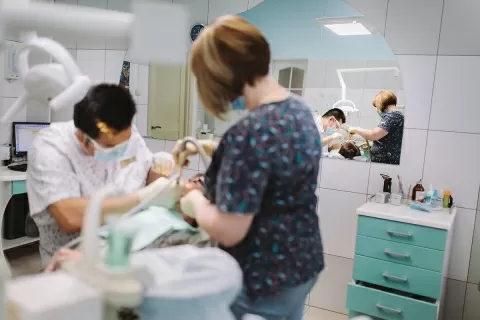 Доктор Дент-люкс